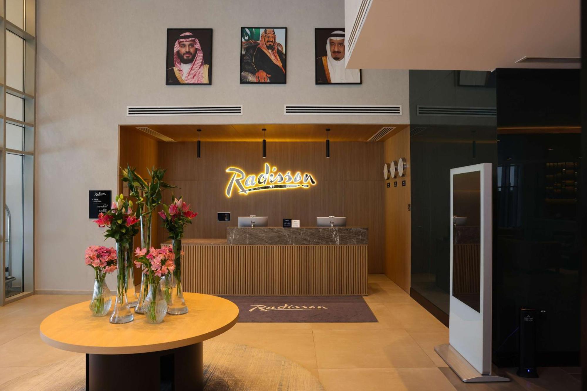 Radisson Hotel & Residence Riyadh Olaya Esterno foto